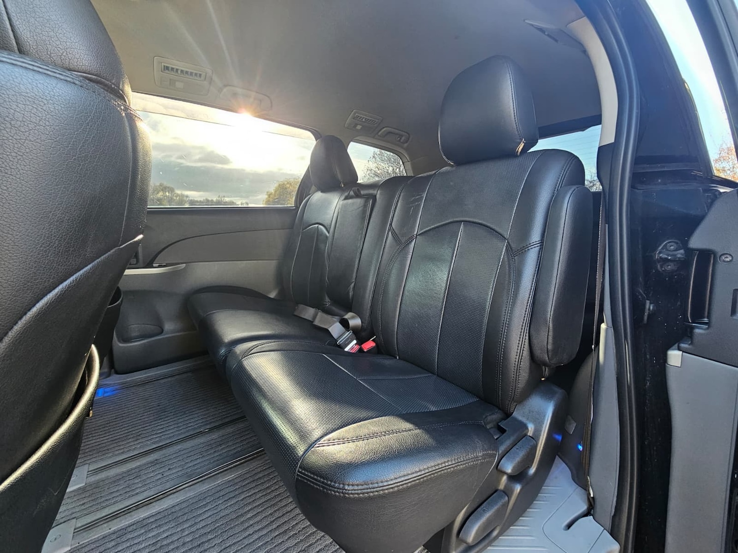 Used Toyota Estima for sale - 76694260: Photo 16