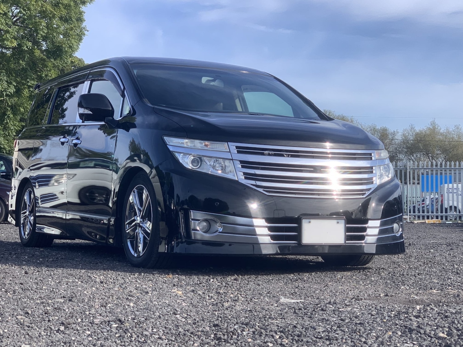 Used Nissan Elgrand 2011 for sale - 76144169: Photo 1