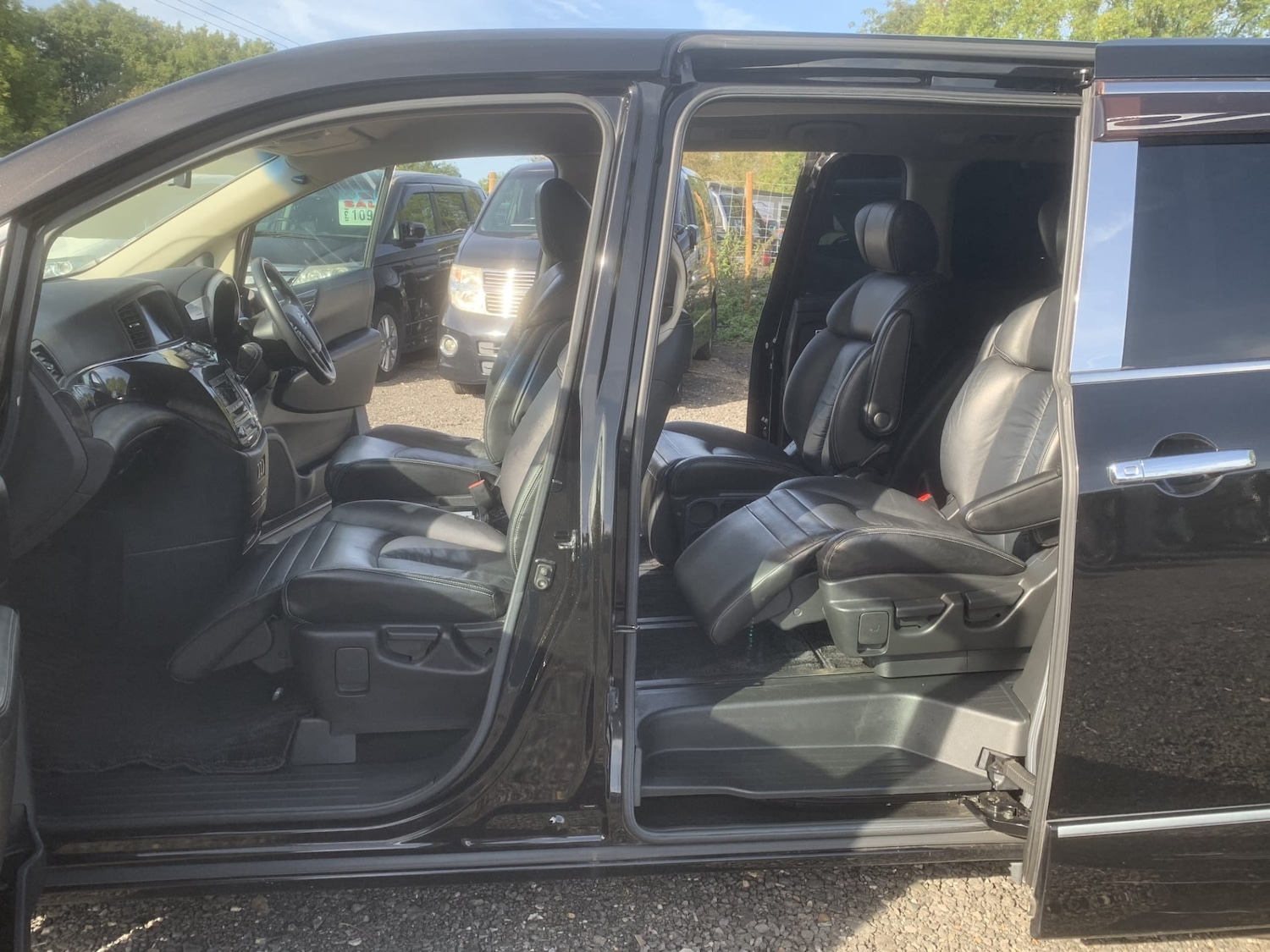Used Nissan Elgrand 2011 for sale - 76144169: Photo 11