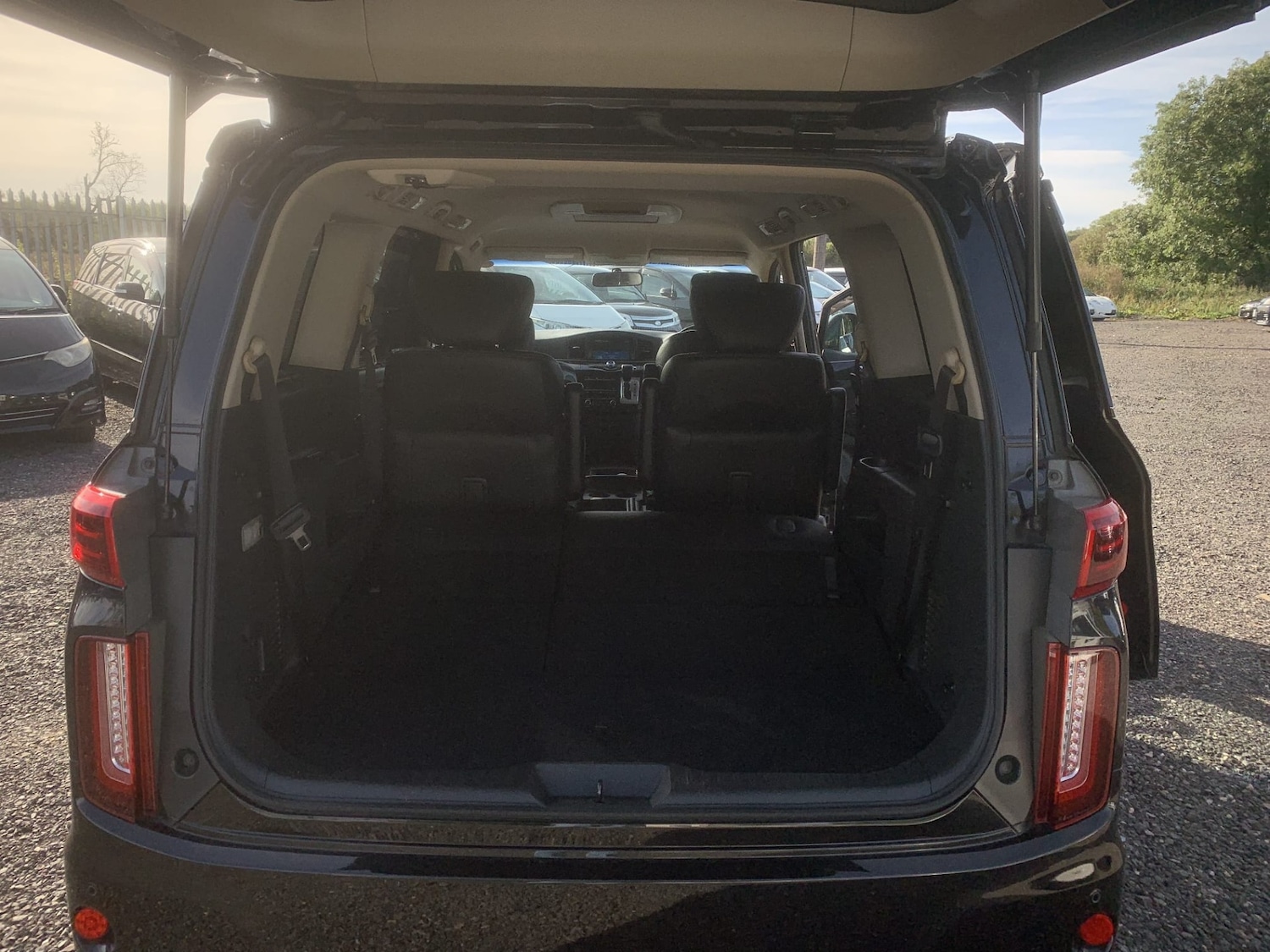 Used Nissan Elgrand 2011 for sale - 76144169: Photo 13