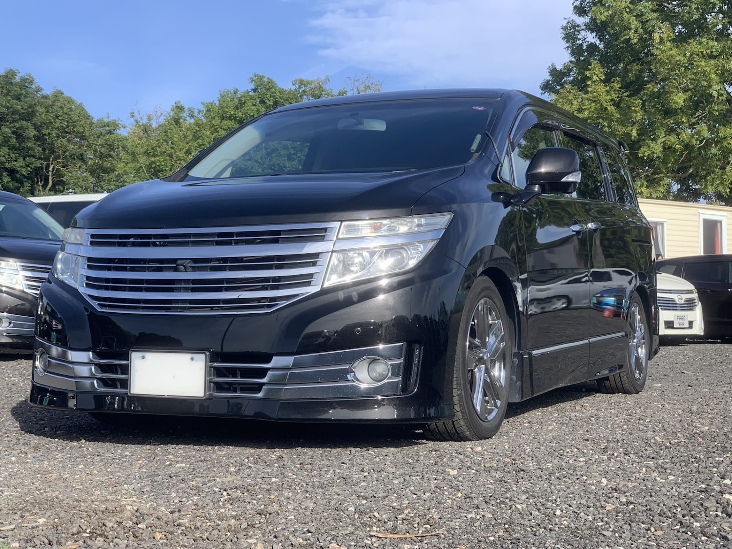 Used Nissan Elgrand 2011 for sale - 76144169: Photo 2