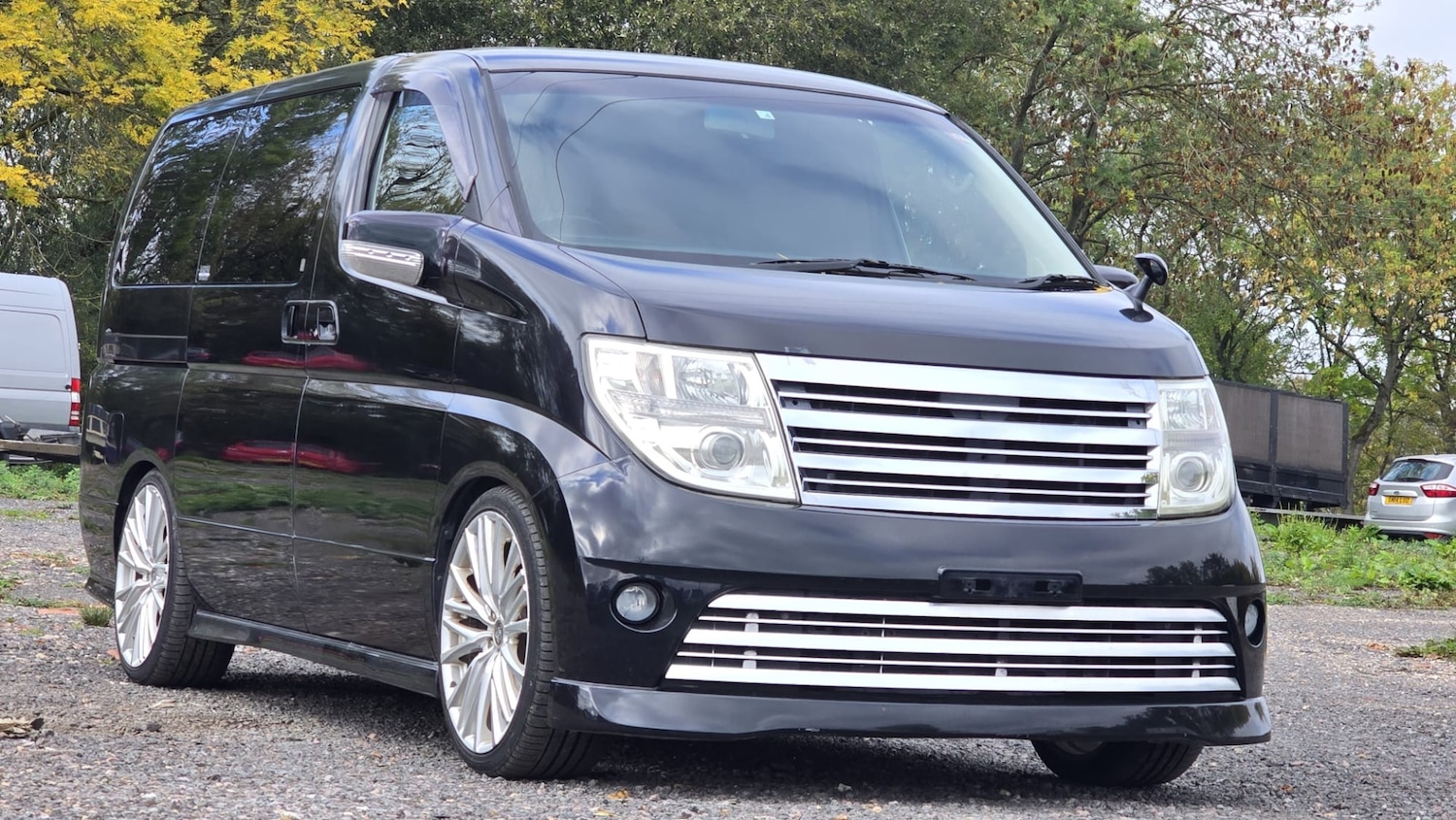 Used Nissan Elgrand for sale - 76232879: Photo 1