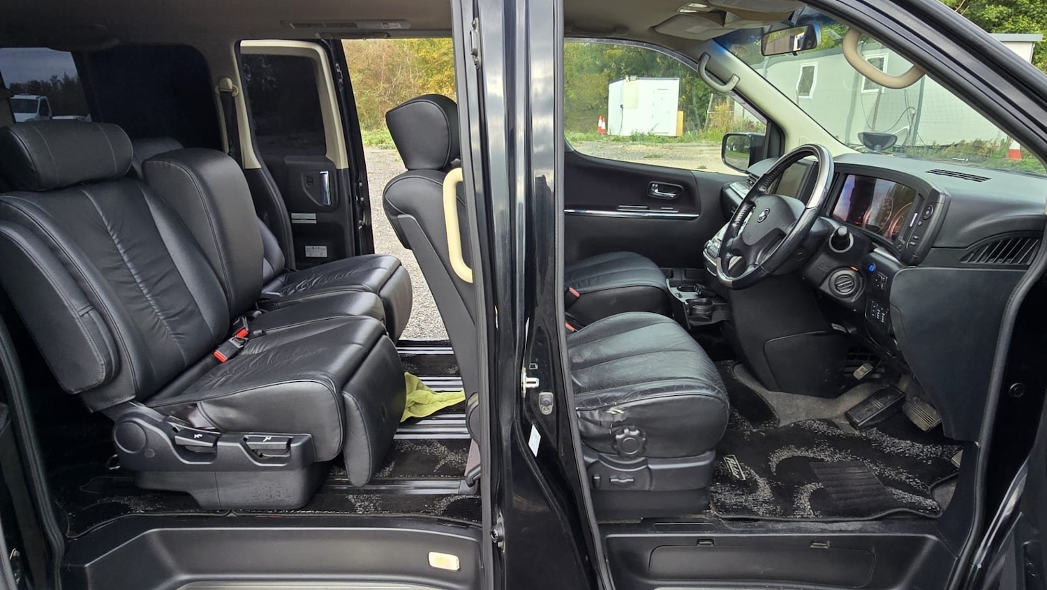 Used Nissan Elgrand for sale - 76232879: Photo 11