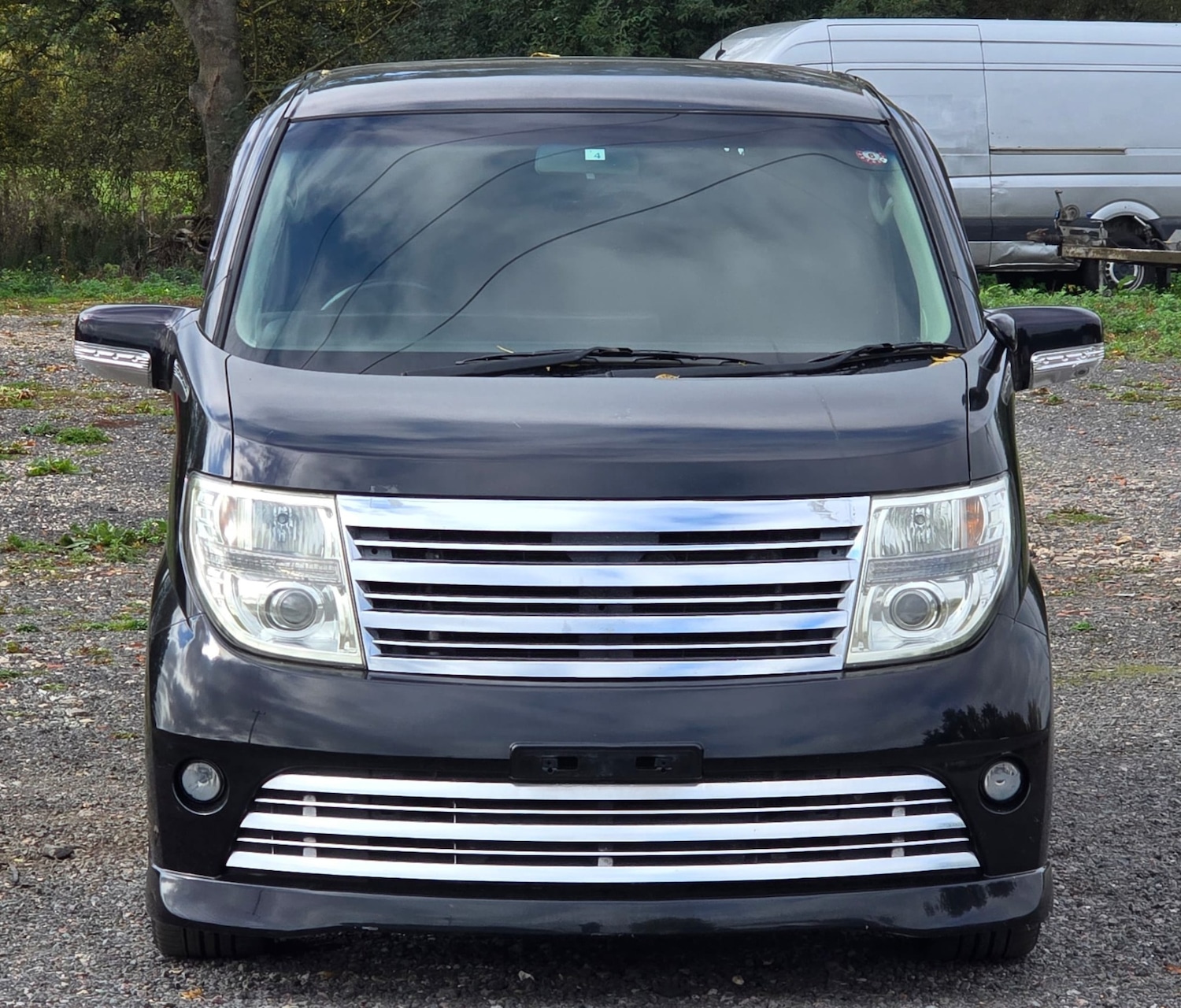Used Nissan Elgrand for sale - 76232879: Photo 2