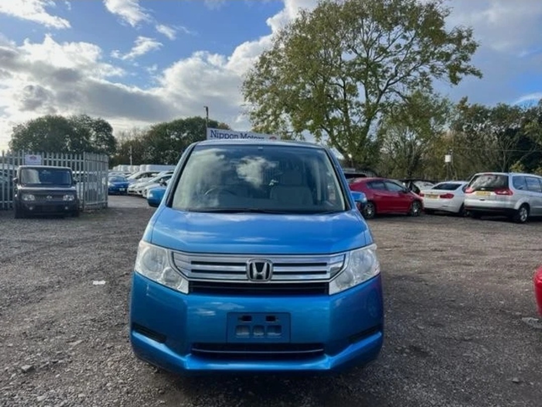 Used Honda Stepwagon for sale - 76035953: Photo 2