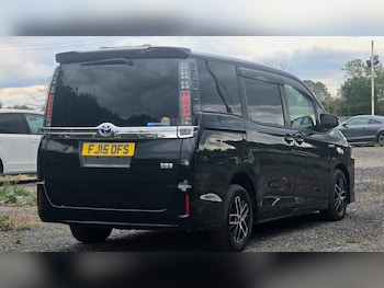 Used Toyota Voxy 2015 for sale - 75454720: Photo