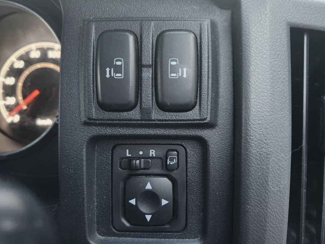 Used Mitsubishi Delica 2010 for sale - 76101321: Photo 21