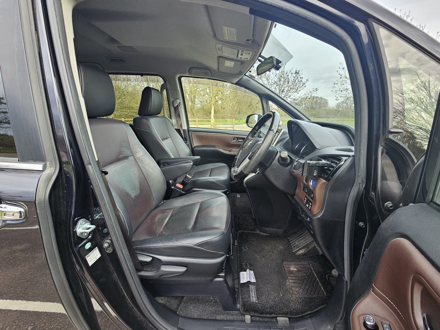 Used Toyota Voxy for sale - 77888709: Photo 10