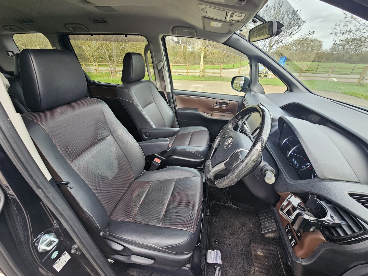 Used Toyota Voxy for sale - 77888709: Photo 12