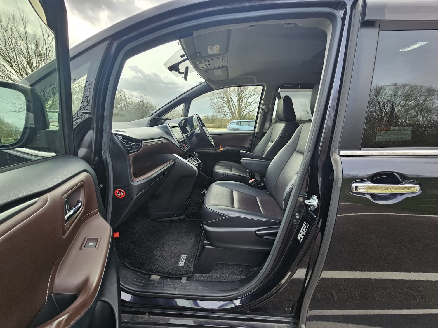 Used Toyota Voxy for sale - 77888709: Photo 13