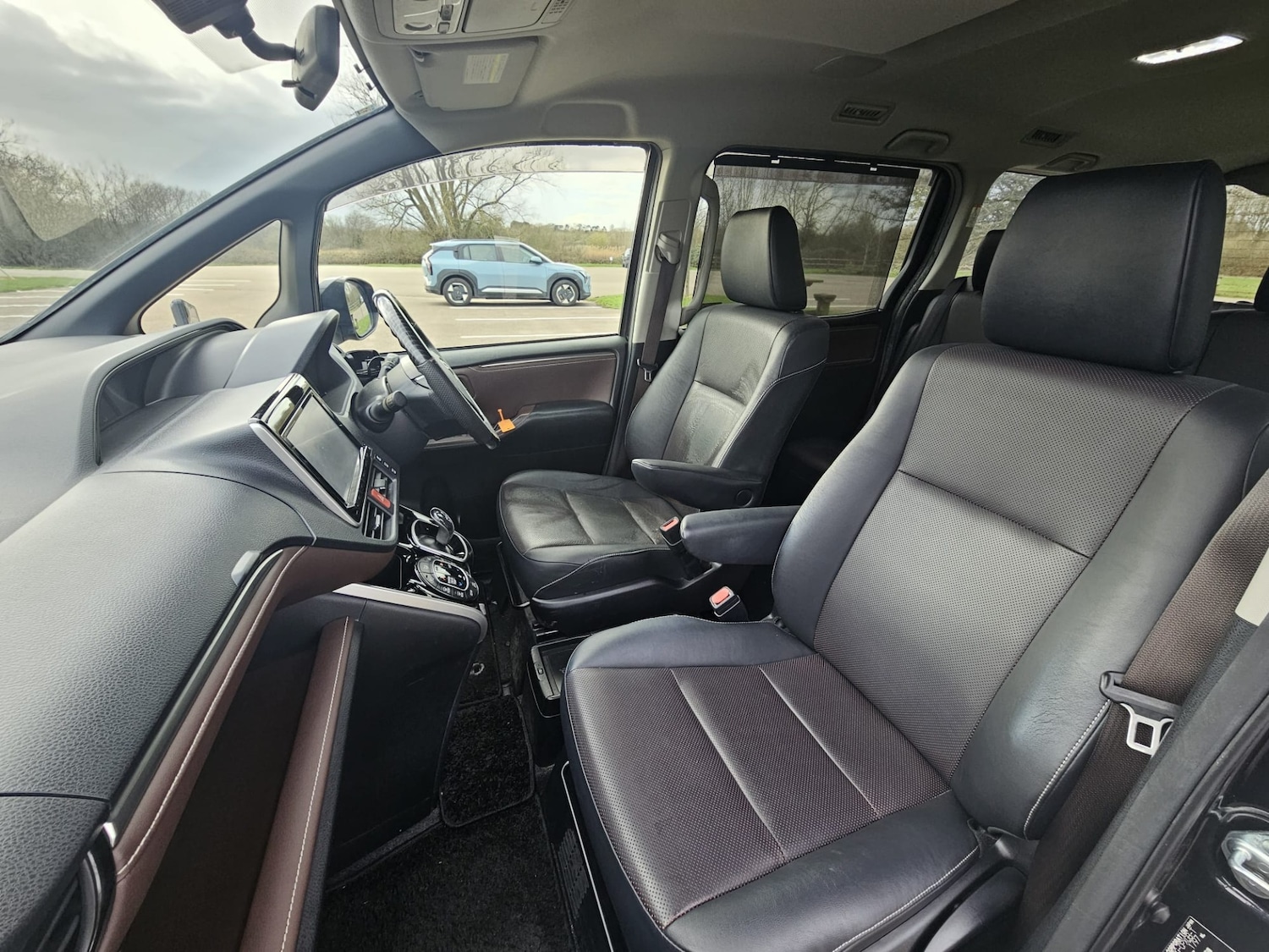 Used Toyota Voxy for sale - 77888709: Photo 15