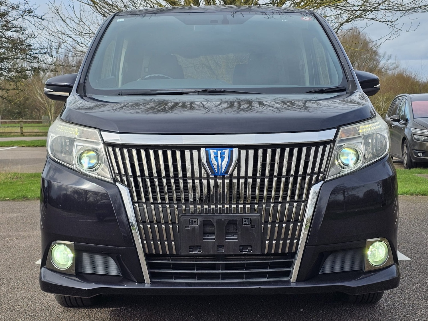 Used Toyota Voxy for sale - 77888709: Photo 2