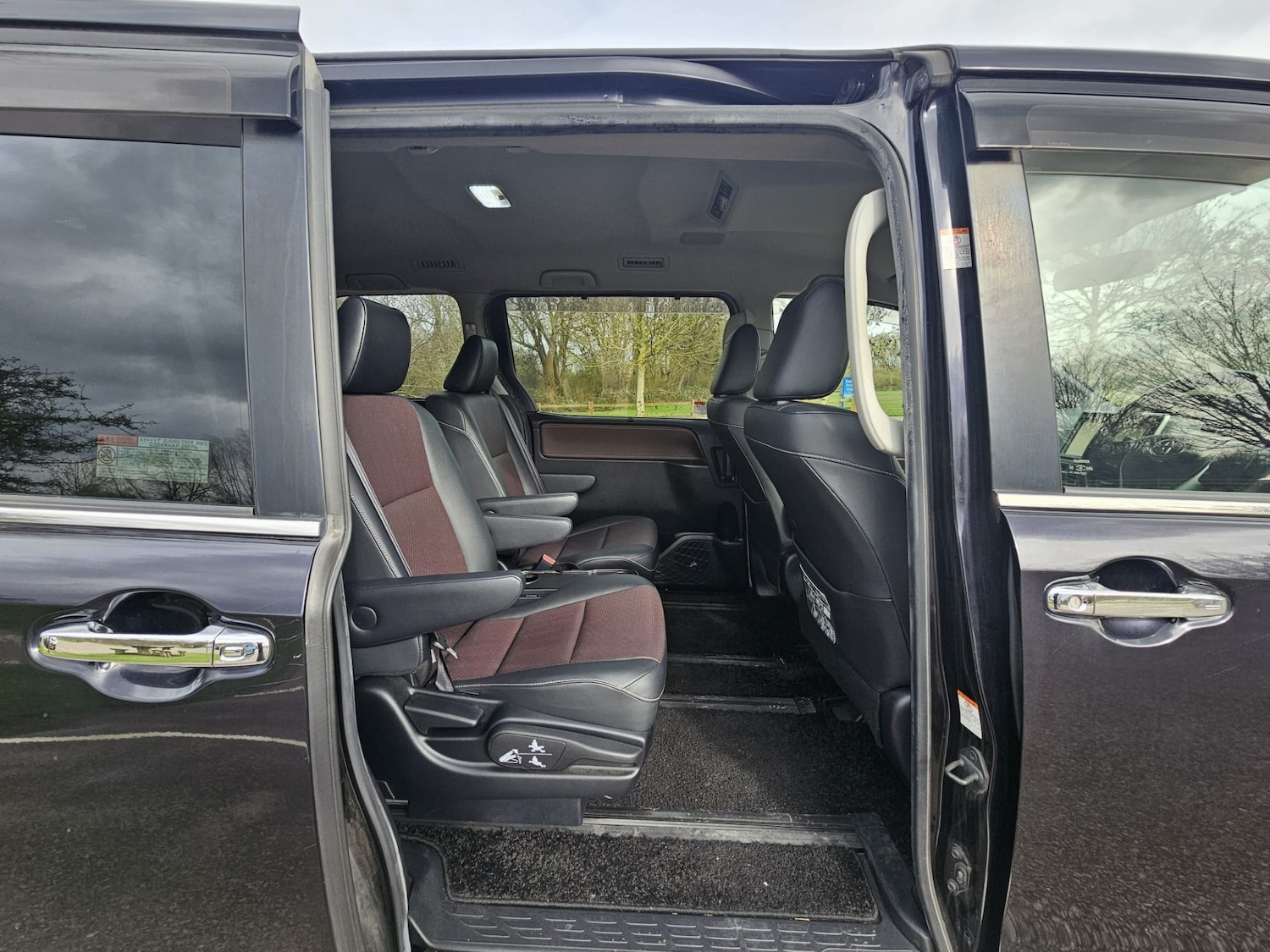 Used Toyota Voxy for sale - 77888709: Photo 23