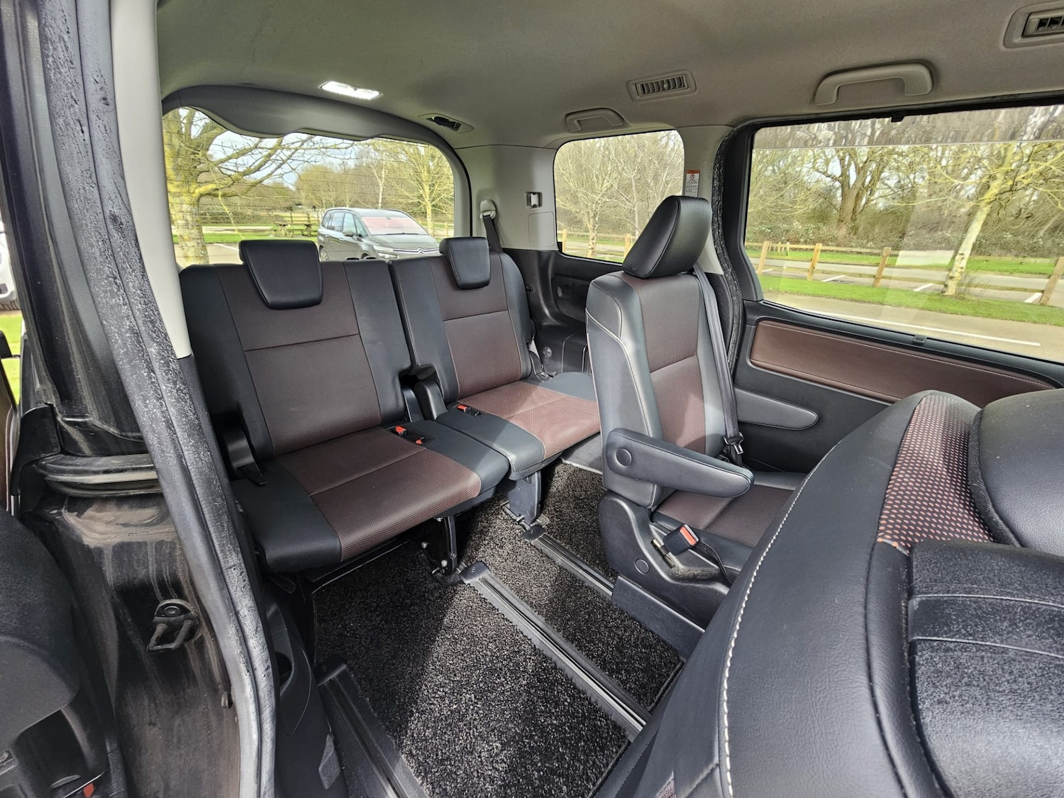 Used Toyota Voxy for sale - 77888709: Photo 26