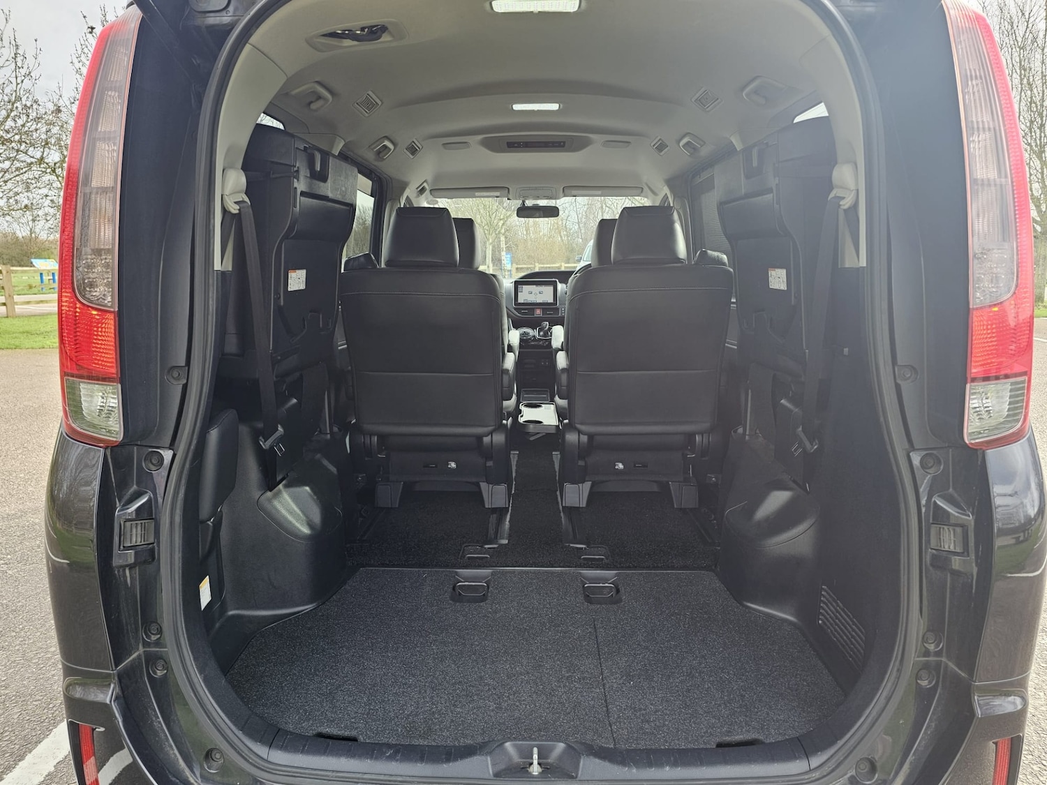 Used Toyota Voxy for sale - 77888709: Photo 32