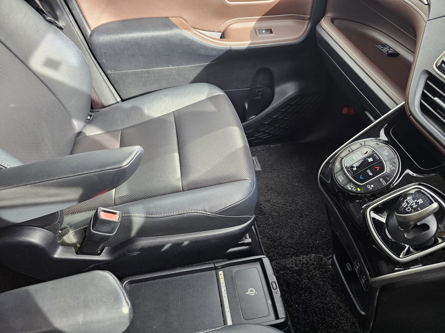 Used Toyota Voxy for sale - 77888709: Photo 36