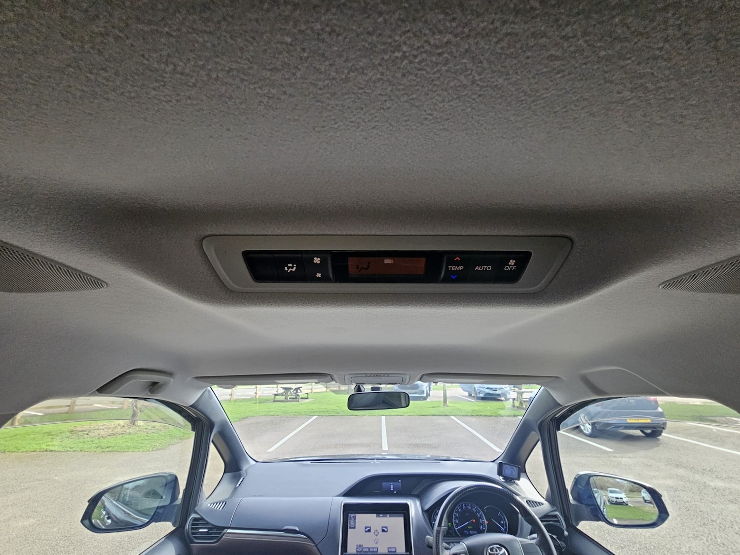 Used Toyota Voxy for sale - 77888709: Photo 38