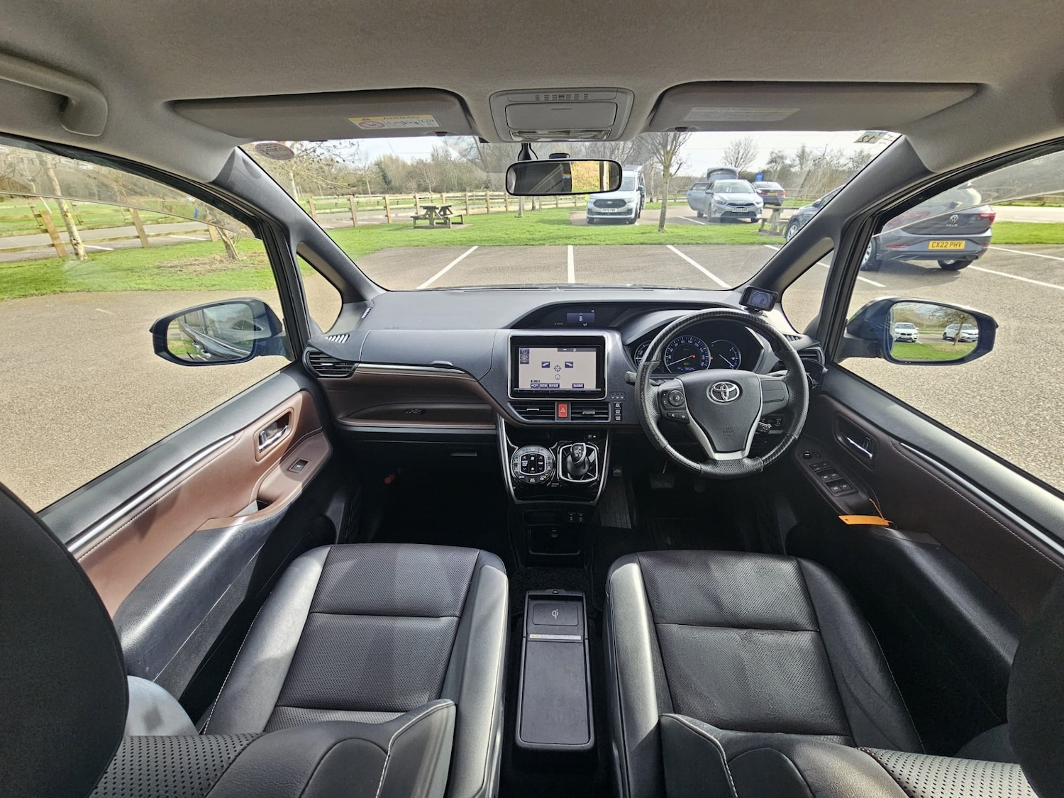 Used Toyota Voxy for sale - 77888709: Photo 9