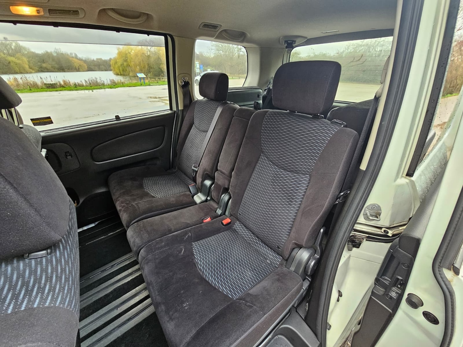 Used Nissan Serena for sale - 76845986: Photo 18