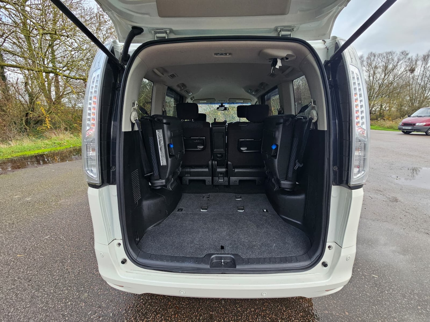 Used Nissan Serena for sale - 76845986: Photo 20