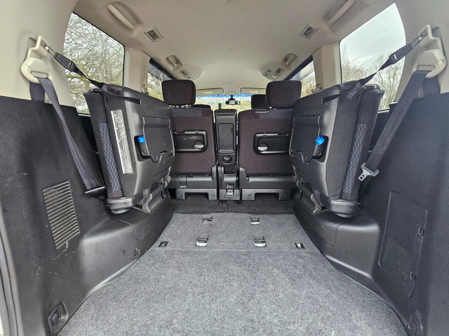 Used Nissan Serena for sale - 76845986: Photo 21