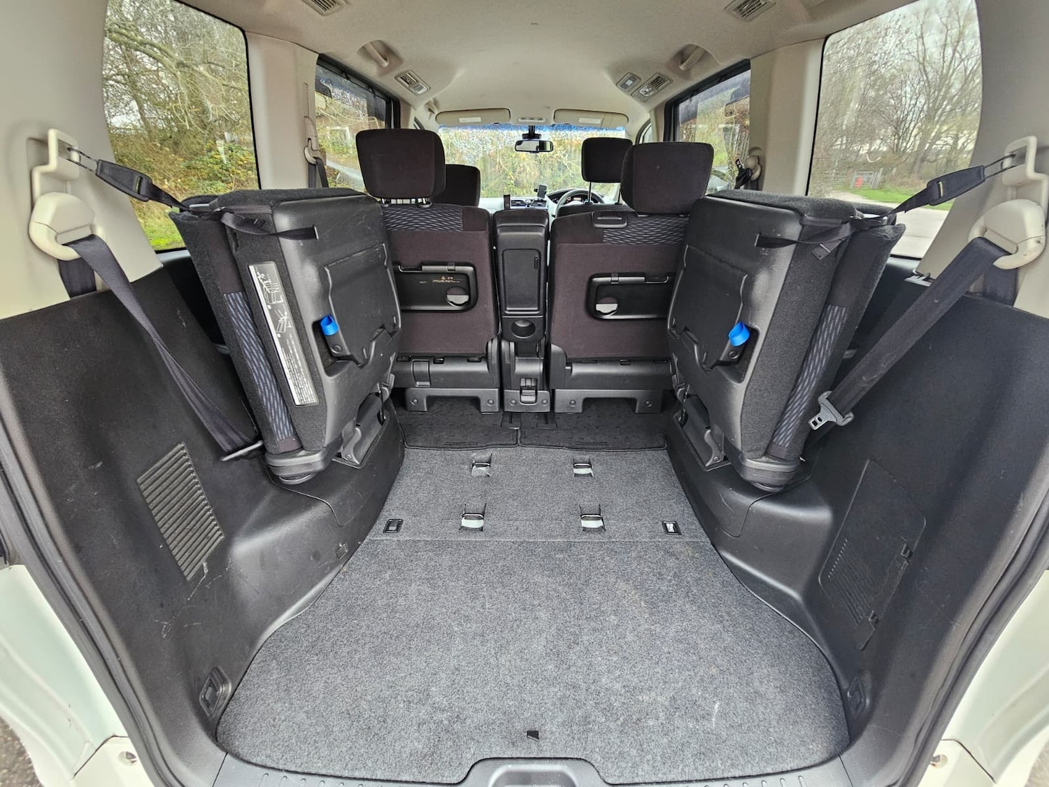 Used Nissan Serena for sale - 76845986: Photo 22