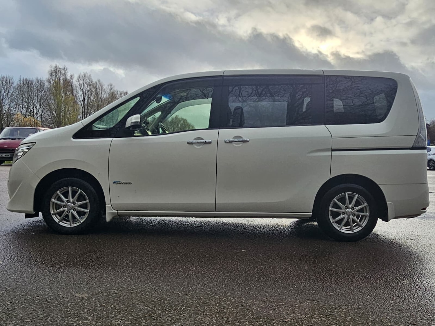 Used Nissan Serena for sale - 76845986: Photo 4