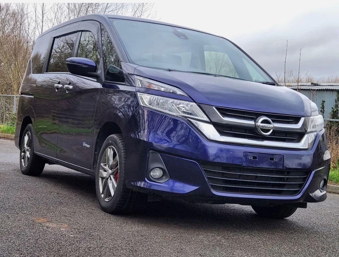 Used Nissan Serena for sale - 76037460: Photo 1