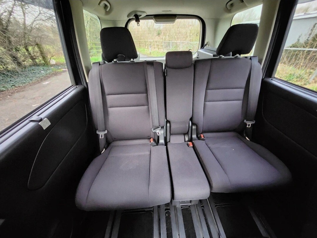 Used Nissan Serena for sale - 76037460: Photo 12