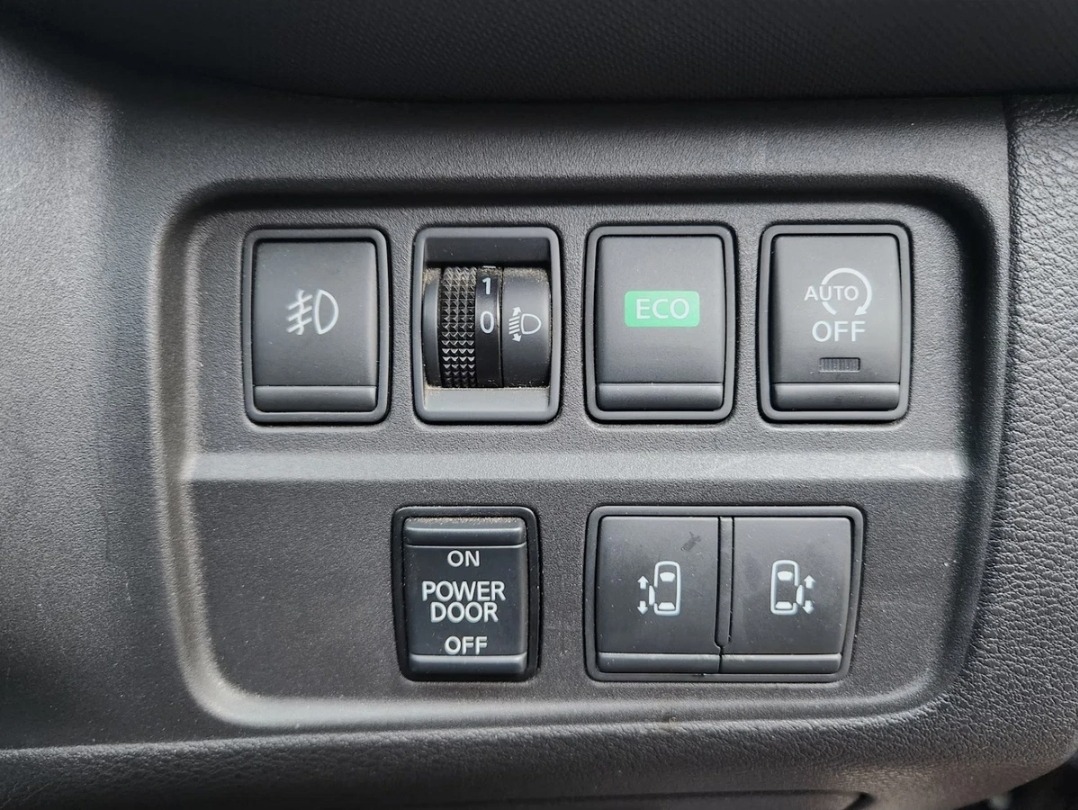 Used Nissan Serena for sale - 76037460: Photo 15