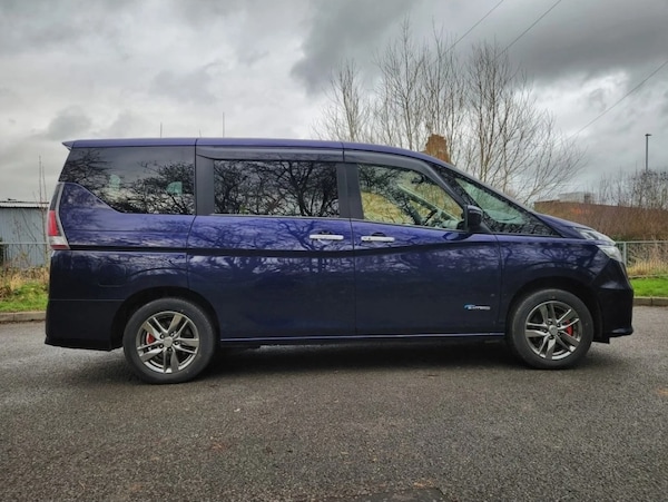 Used Nissan Serena for sale - 76037460: Photo 3