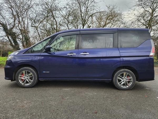 Used Nissan Serena for sale - 76037460: Photo 4
