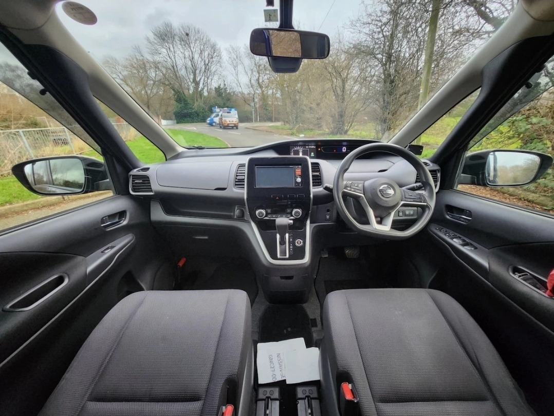 Used Nissan Serena for sale - 76037460: Photo 8