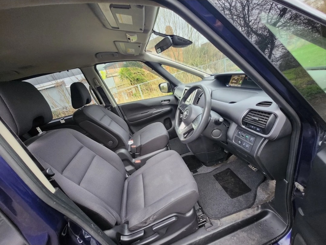 Used Nissan Serena for sale - 76037460: Photo 9