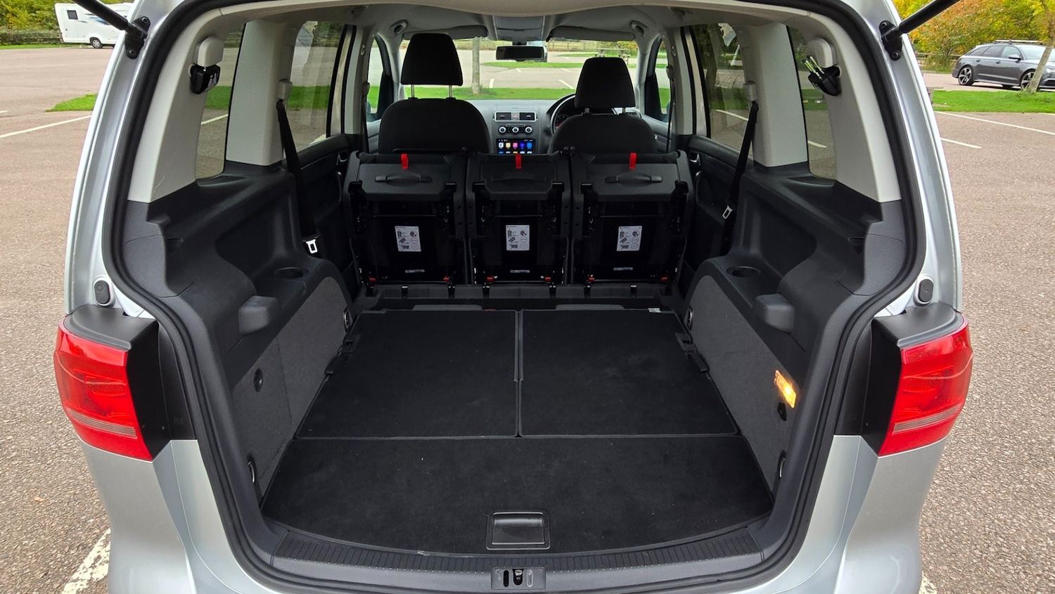 Used Volkswagen Touran 2012 for sale - 76293402: Photo 16