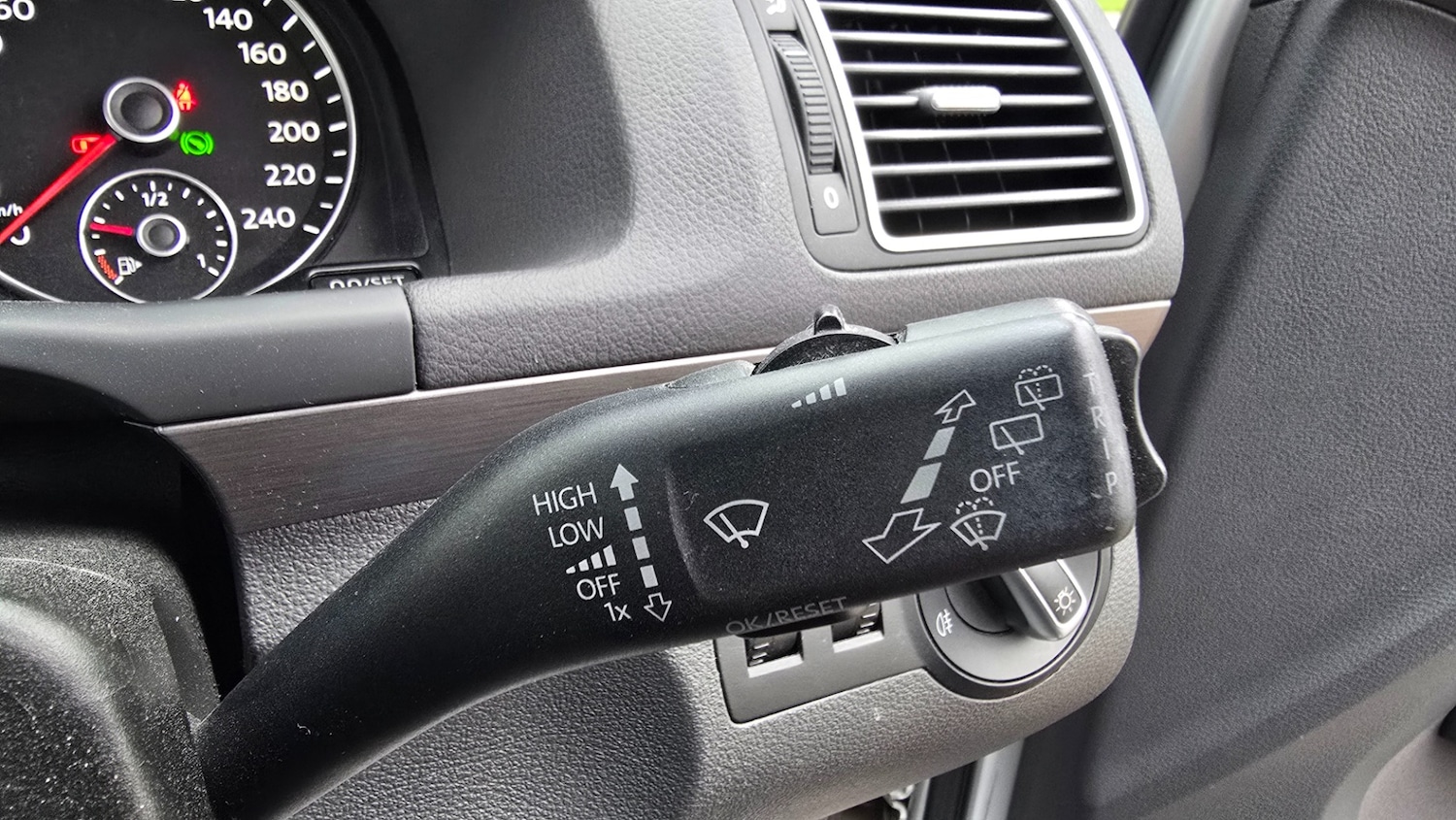 Used Volkswagen Touran 2012 for sale - 76293402: Photo 28