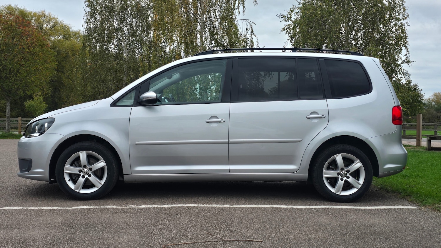 Used Volkswagen Touran 2012 for sale - 76293402: Photo 3