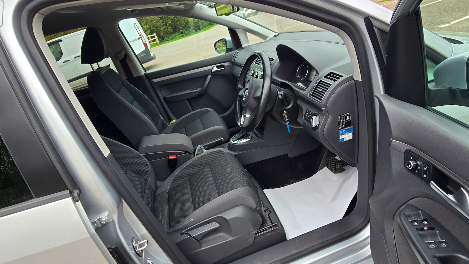 Used Volkswagen Touran 2012 for sale - 76293402: Photo 9