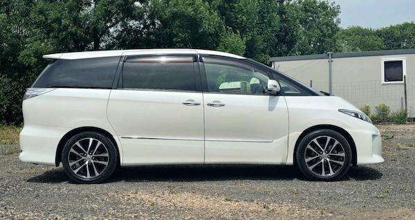 Used Toyota Estima 2024 for sale - 75018575: Photo 2