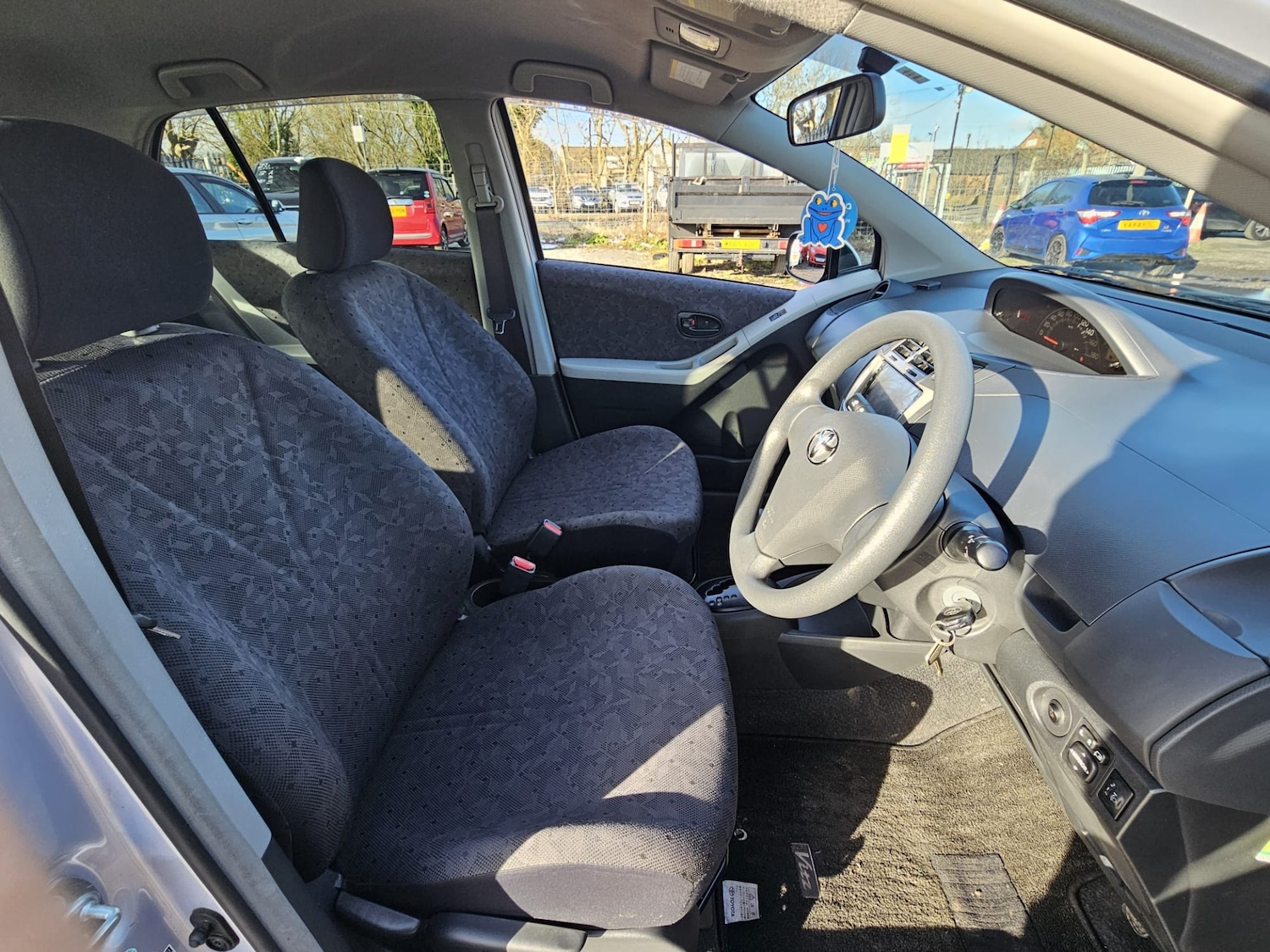 Used Toyota Vitz 2023 for sale - 77311465: Photo 9