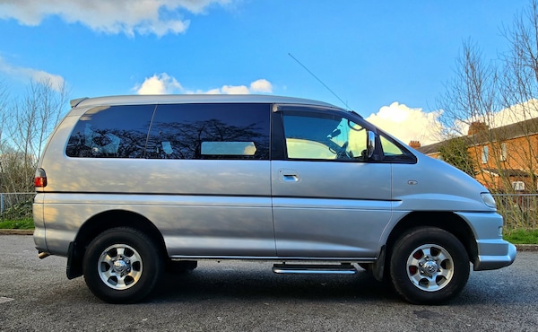 Used Mitsubishi Delica 2005 for sale - 72406712: Photo 2
