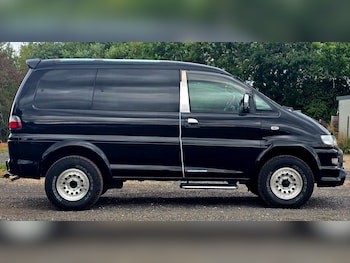 Used Mitsubishi Delica 2005 for sale - 68897953: Photo