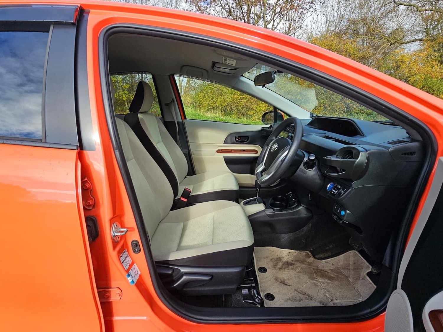 Used Toyota Aqua 2023 for sale - 76518108: Photo 9