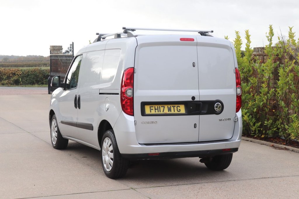 Used Vauxhall Combo 2017 for sale - 76481755: Photo 2