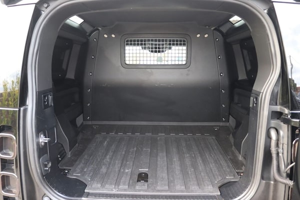 Used Land Rover Defender 2023 for sale - 76216779: Photo 18