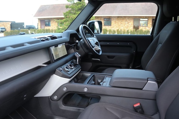 Used Land Rover Defender 2023 for sale - 76216779: Photo 23