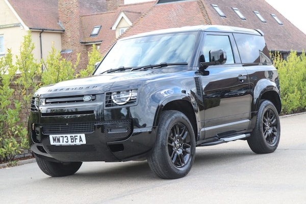 Used Land Rover Defender 2023 for sale - 76216779: Photo 2