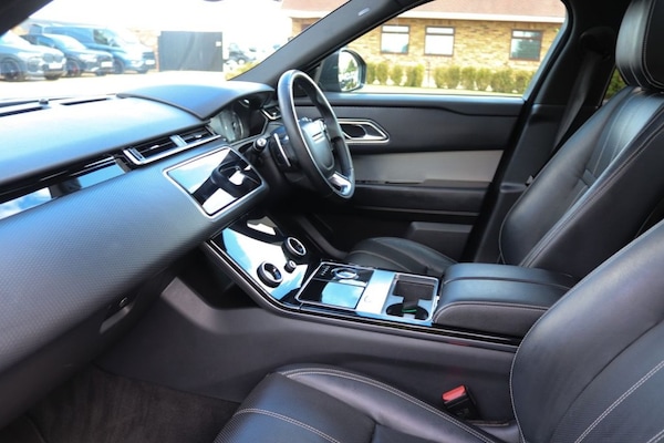 Used Land Rover Range Rover Velar 2018 for sale - 76048147: Photo 32