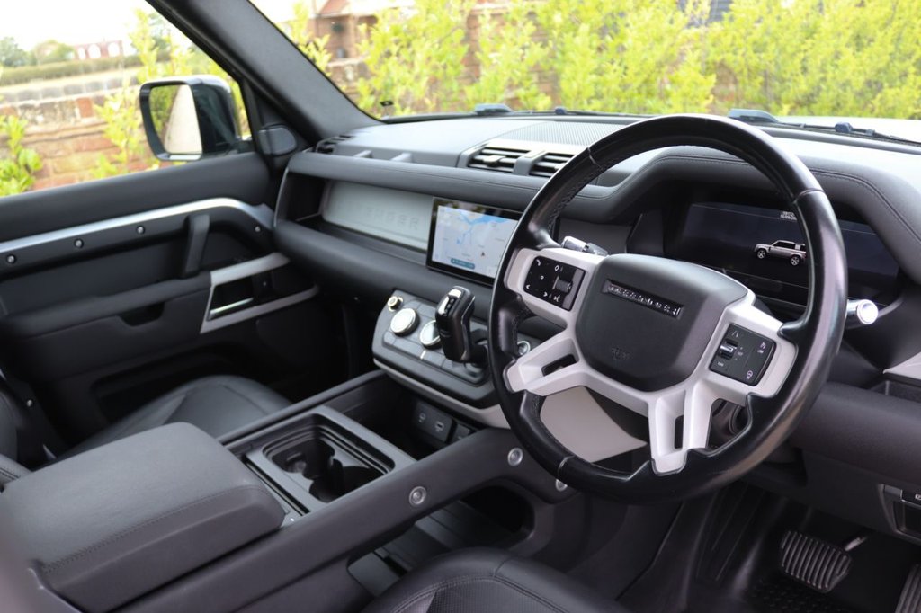 Used Land Rover Defender 2021 for sale - 76698325: Photo 30