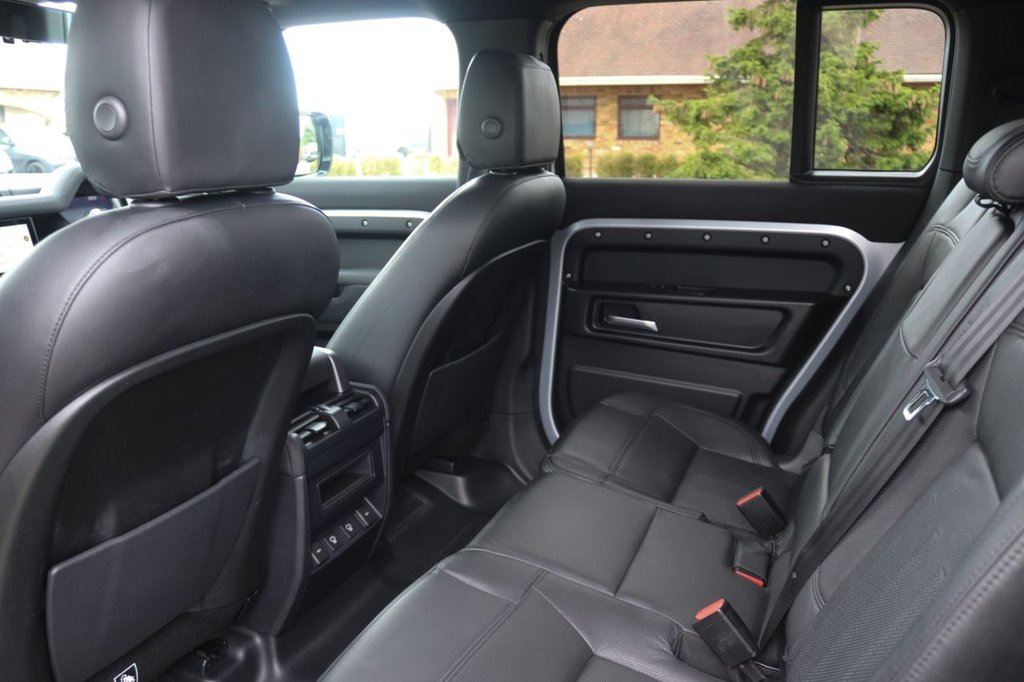 Used Land Rover Defender 2021 for sale - 76698325: Photo 32